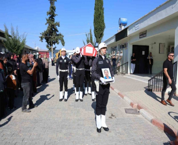 Mardin’de geçirdiği kalp krizi sonucu hayatını kaybeden polis memuru memleketi Adana’da toprağa verildi.