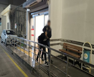 Adana’da 15 yıl hapisle aranan torbacı saklandığı evde yakalandı