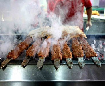 Adanalılar Ramazan’da da kebaptan vazgeçmiyor