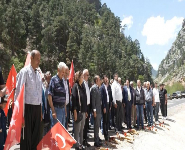 2 yıl önce 4 öğretmen ölmüştü: Adana’da kaya düşen yolda eylem