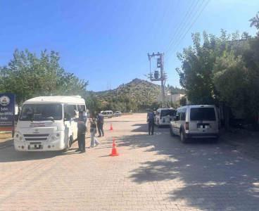 Aranan şahıs ile uyuşturucu tacirleri yakalandı: 5 tutuklama